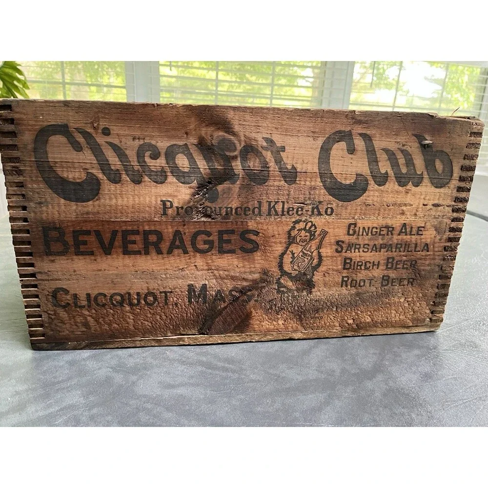 Antique Wooden Soda Crate ￼ Cilcquot Club